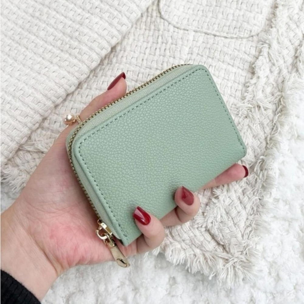 ⚠️Clearance🌟Mint Green Card Holder / Organizer